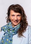 Slika, ki vsebuje besede oseba, oblačila, ženska, držanje
Opis je samodejno ustvarjen